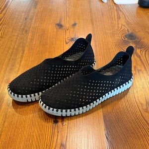 Black Ilde Jacobsen Tulip Flags